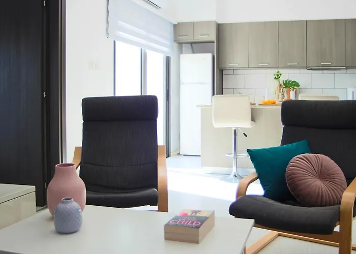 Phaedrus Living: Seaside Luxury Flat Natalia House 102